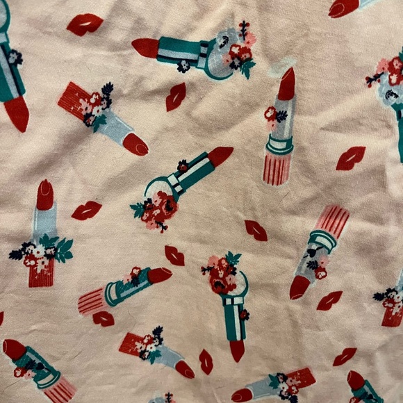 Dress with lipstick designs super cute - Picture 4 of 5